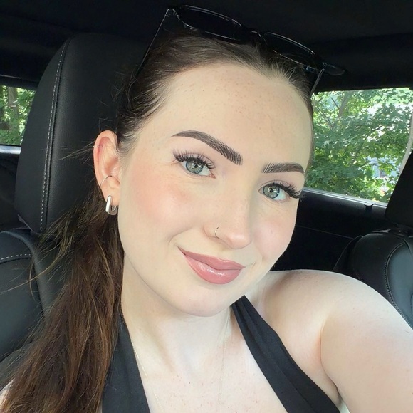 nicoleguil